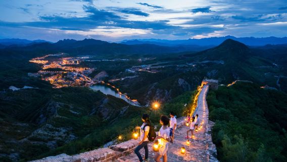 Beijing W Town 1-day tour - Enjoy a special lunch / Optional night tour of the Great Wall & light show