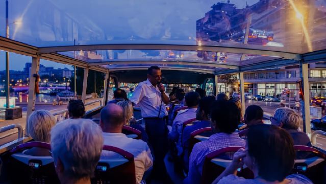 Vienna: Tour Serale in Bus Turistico con Guida dal Vivo