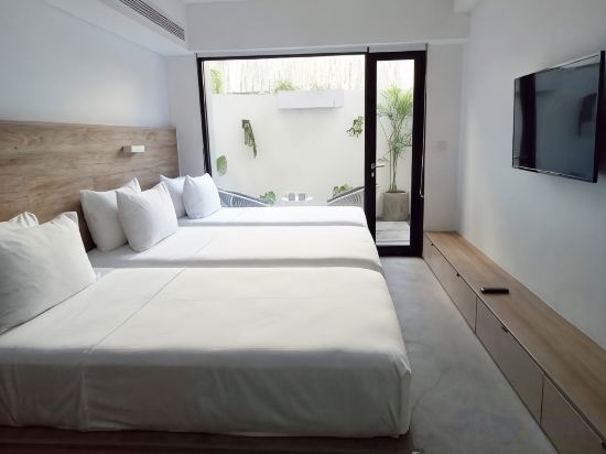 Lloyd's Inn Bali Room Type - Deluxe Triple Room