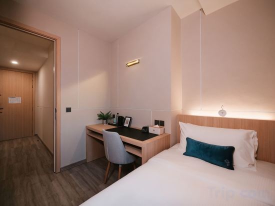 56 Hotel Room Type - Triple Room