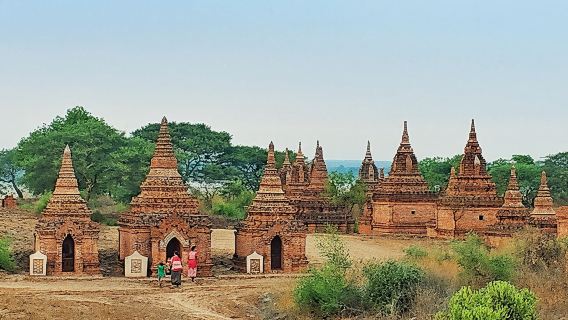 Excursión turística a Bagan con guía privado y coche