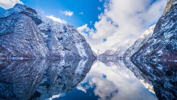 Norwegen + Sognefjord + Voss-Stadt + Vangsvatnet + Voss-Kirche