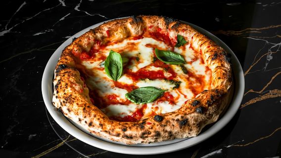 Pizza masterclass in Sorrento with welcome drink and wine