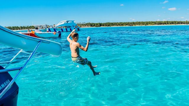 Snorkelcruise in kleine groep met open bar en lichte snacks.