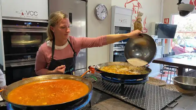 Valencian paella workshop and visit to the Algiros market