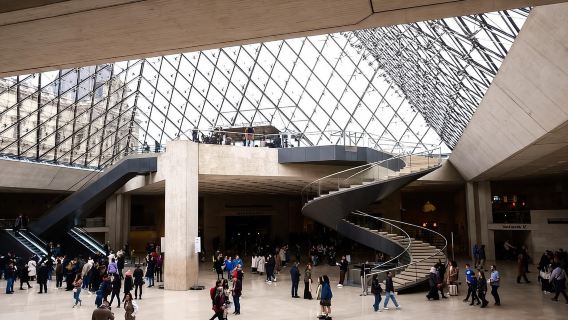 Paris: Louvre Masterpieces Tour with Pre-Reserved Tickets