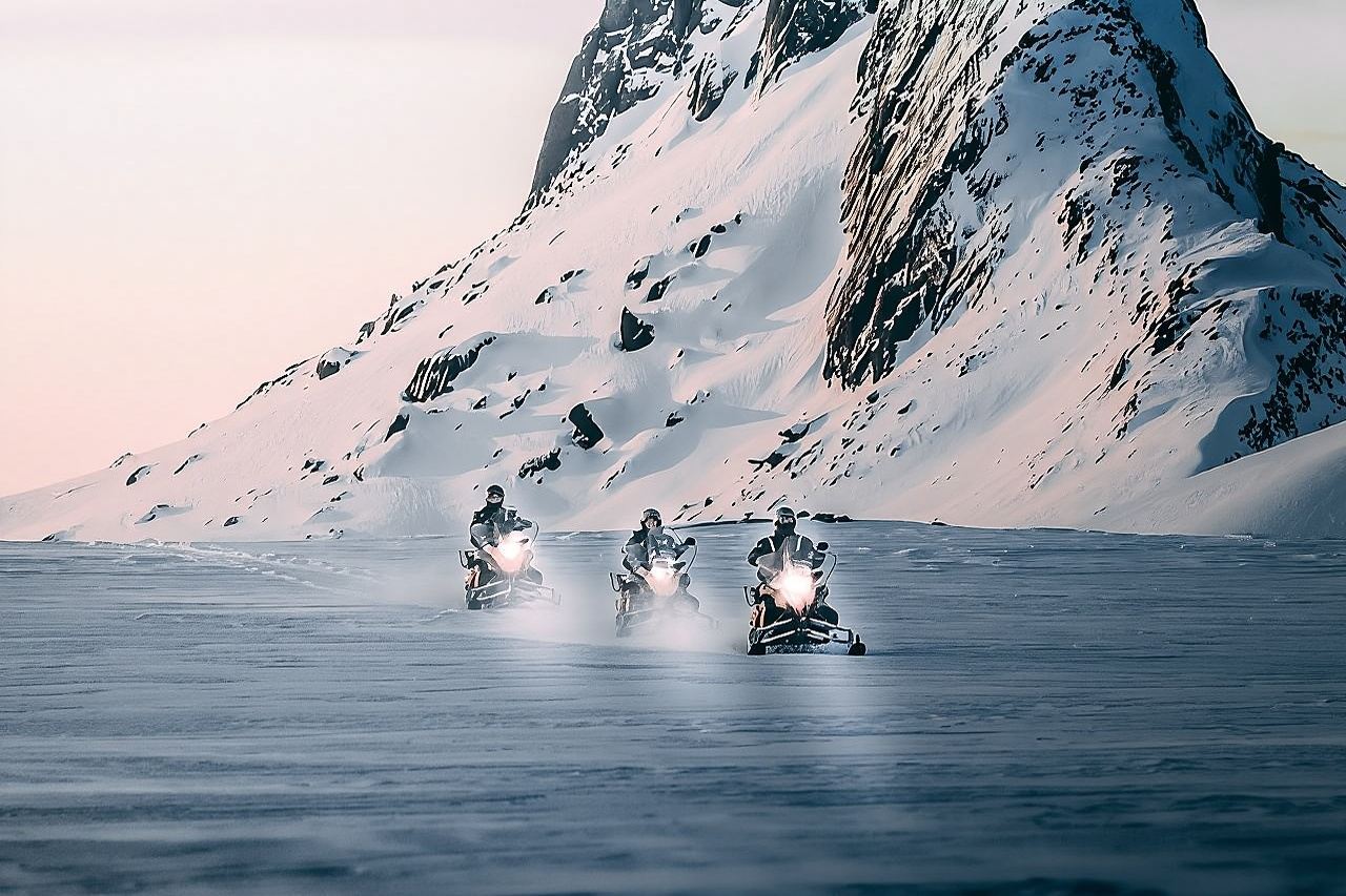 Golden Circle Super-Jeep Tour en Sneeuwscootertocht vanuit Reykjavik