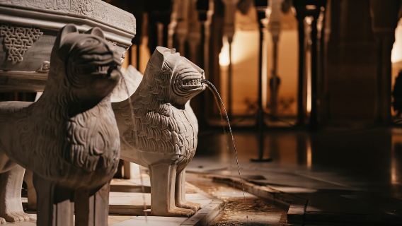 Granada: Lawatan Berpandu Alhambra dan Nasrid Palaces pada Waktu Malam