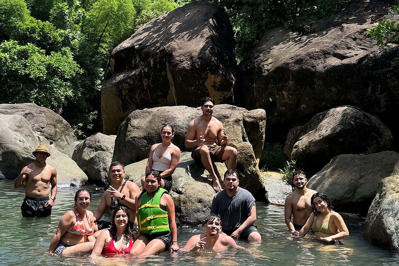 Excursión al tobogán acuático y cascada El Yunque con comida y fotos