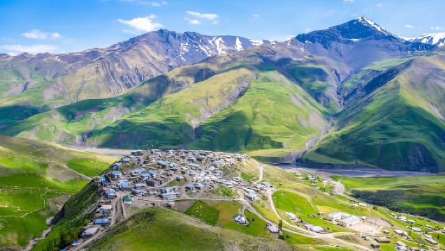 Baku: Khinaliq village, Guba, Candy Cane, Pink Lake w. Lunch