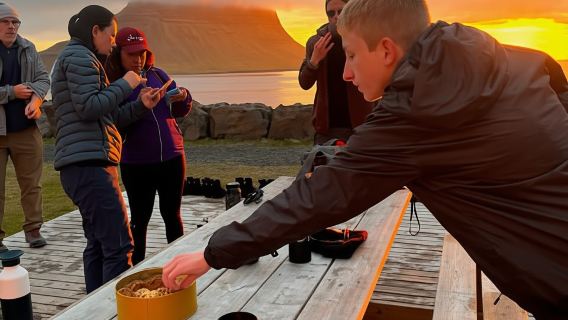 Grundarfjörður: Mitternachtssonne-Kajakabenteuer