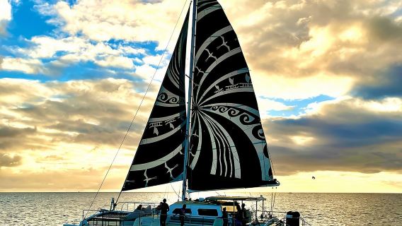 Moana's Sunset Cocktail Sail Along Oahu's Waikiki Coast