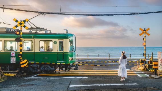 【ピュアツアー少人数グループ】江ノ島＋江ノ電鎌倉高校前駅＋小町通り全国鎌倉日帰りツアー