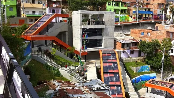 Comuna 13 Graffitour knows the urban art district of Medellín