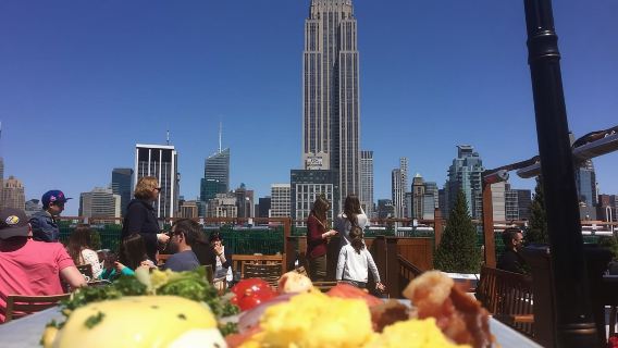 Brunch sul tetto di 230 FIFTH