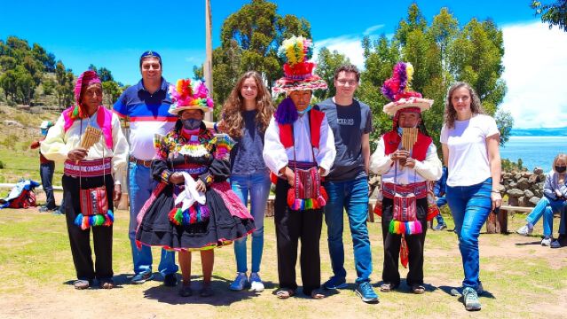 ทริปเรือเร็ววันเดียวไปเกาะอูรอสและตากีเลจากปูโน