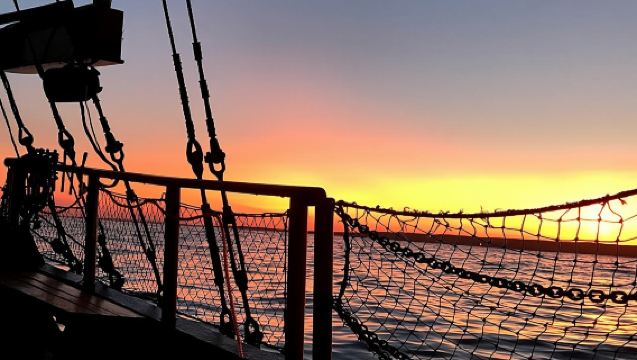 カルタヘナ・デ・インディアス、コロンビア:海賊船で楽しむ夕焼けスカイラインベイツアー+ドリンク付き