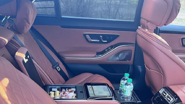 Perkhidmatan Pemindahan Lapangan Terbang/Hotel Persendirian Berlin|Bertutur dalam Bahasa Inggeris