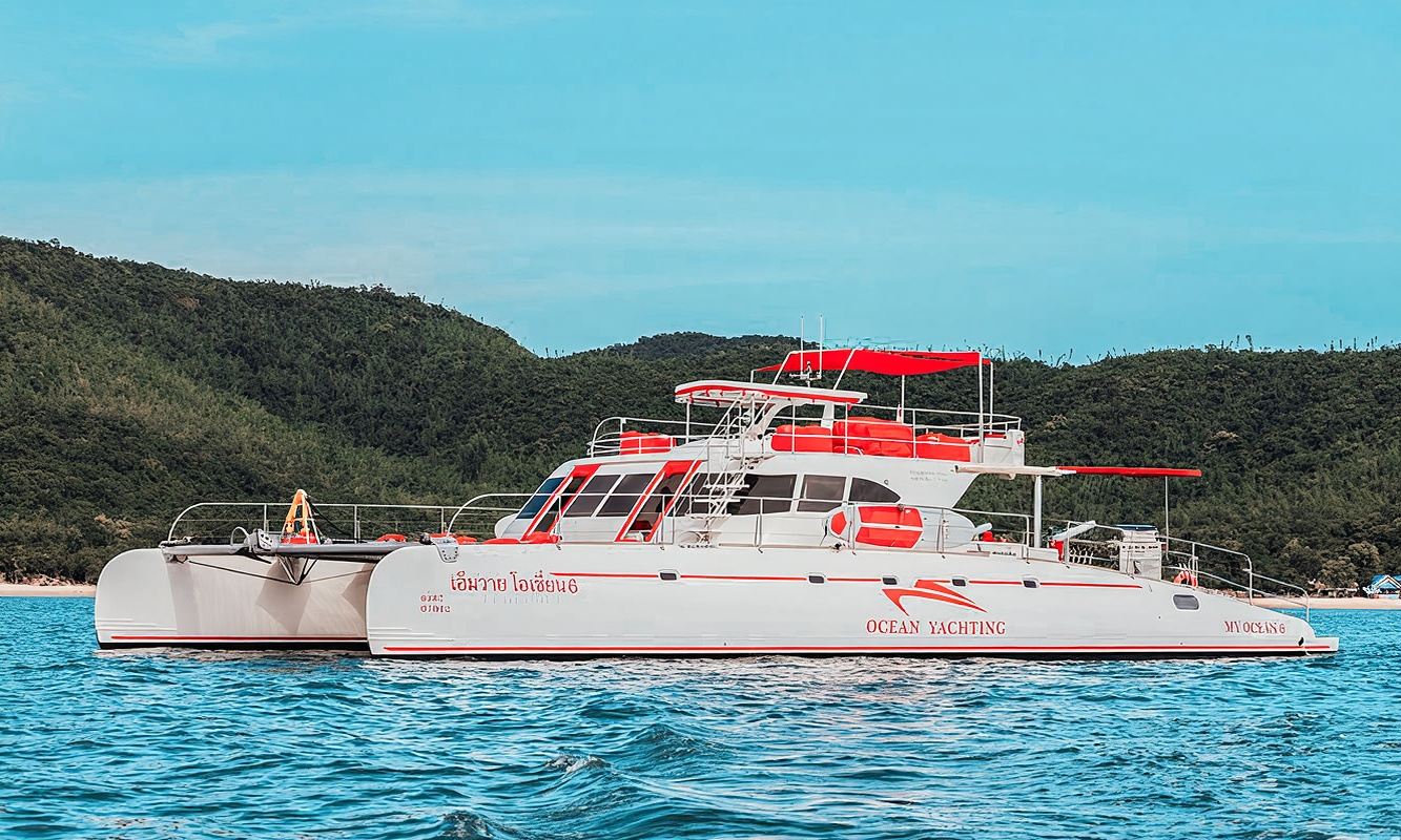 Pattaya Lazy Morning Start Yacht Cruise & Snorkeling 1-day Tour to Bamboo Island and Koh Larn