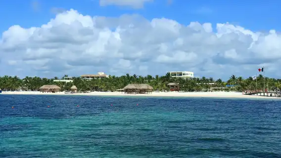 Riviera Maya: Parasailing Tour with Beach Club Access