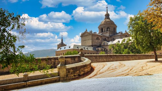 Desde Madrid: excursión de un día a El Escorial, el Valle y Segovia
