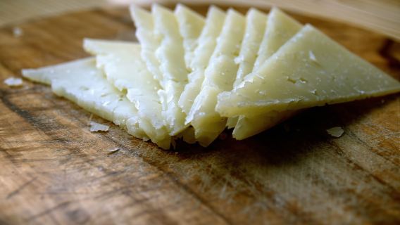 Cagliari: degustación de cerveza artesanal y queso