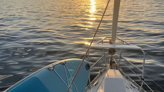 Marbella: Sunset Luxury Sailing Cruise in Puerto Banús