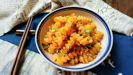 Уроки кулинарного мастерства от шеф-повара (доступны на китайском и английском языках): 2-часовое погружение в классическую кухню Цзыгун – холодную лапшу и картофель «волчий зуб».