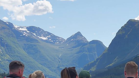 Olden: พายเรือคายัคในฟยอร์ด + ชุดกันน้ำและเรือรักษาความปลอดภัย