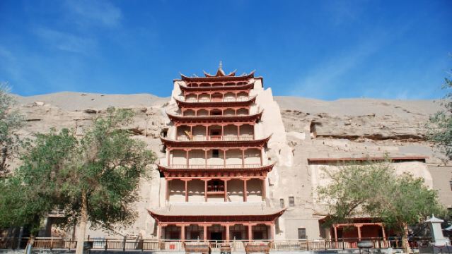 Однодневный тур в пещеры Могао и на гору Миншашань с источником Юэяцюань [трансфер от/до отеля в городе/по желанию «Веселый Дуньхуан»]