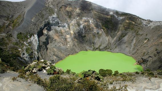 Excursión de un día desde San José al Parque Nacional Volcán Irazú, la ciudad de Cartago y el Valle de Orosi.