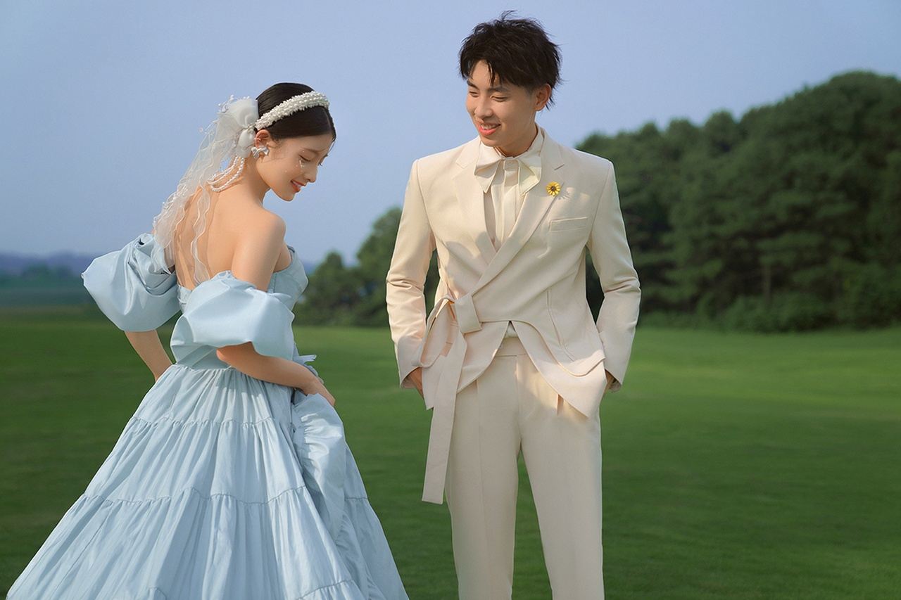 Trip Moments in Surabaya, Indonesien[Fahrer, Reiseleiter und Fotograf für Trip Moments + Hochzeitsfotos mit Drohnenaufnahmen und Kurzfilmen + Make-up und Kostüme + individuelle Reiseplanung]