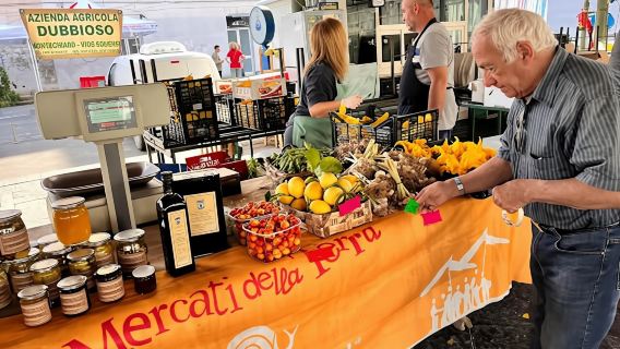 Market Visit and Cooking Class at a Cesarina's Home in Sorrento
