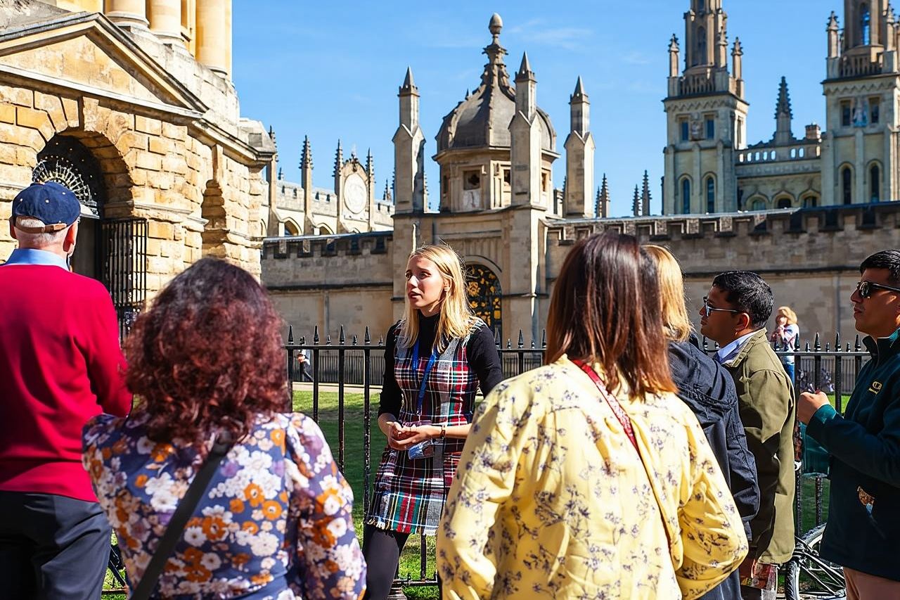Recorrido a pie por la Universidad de Oxford con un guía antiguo alumno.