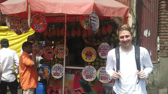 Immersive walking tour in Pune for cultural immersion with guide