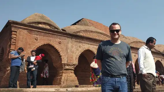 Day trip from Kolkata to Bishnupur for Terracotta Temples and Silk 