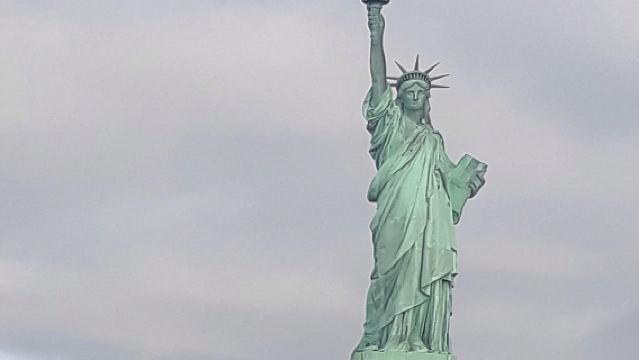 1-hour New York City Skyline Sightseeing Cruise