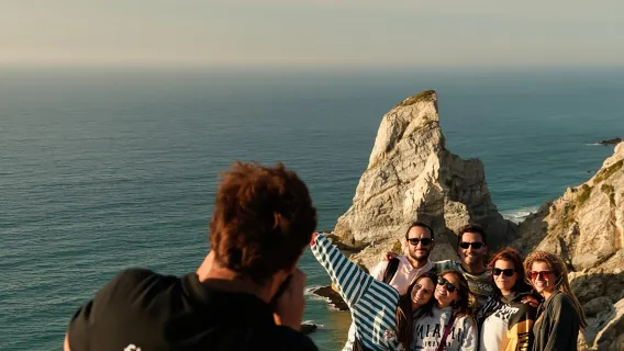 Sintra: Sunset Hike, Tapas & Wine at Secret Beach