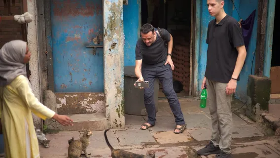 Mumbai: Dharavi Slum Tour a with Local Guide