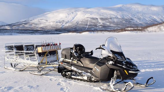 Abisko: esperienza di pesca sul ghiaccio
