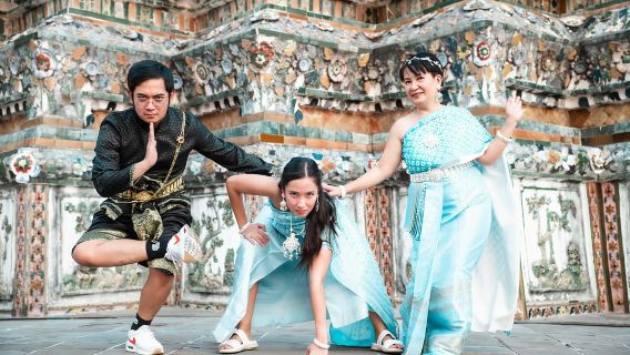 Professional Thai Costume Photography at Wat Arun, Bangkok