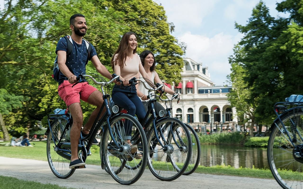 Amsterdam: Customizable Private Bike Tour with Local Guide