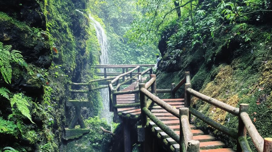 6人小團◆成都+青城山+都江堰+藍眼淚一日遊◆門票+上門接送