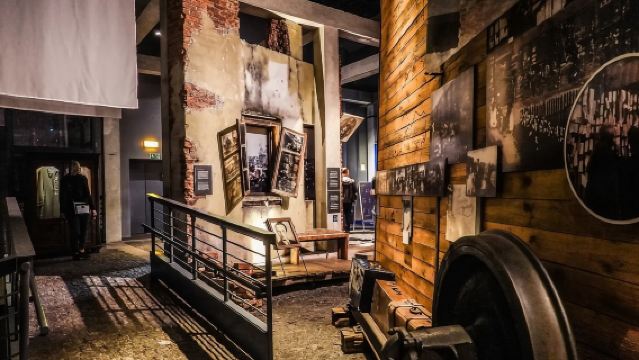 總統府＋老城集市廣場＋瓦津基宮＋聖十字教堂