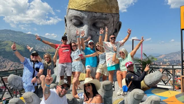 Guided tour of Commune 13 with local guides Art and history