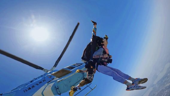 江蘇蘇州澄湖4000公尺高空直升機跳傘【USPA認證教練帶跳+多種攝像方式可選】