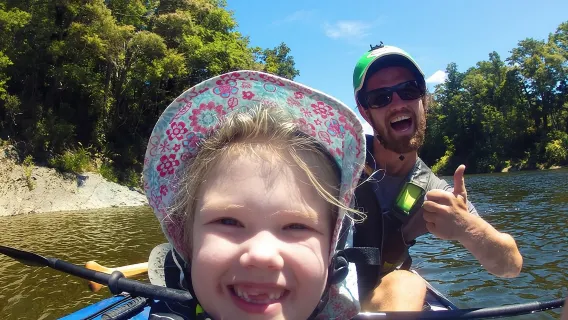 El tour de rafting The Hobbit Barrel Run en el río Pelorus