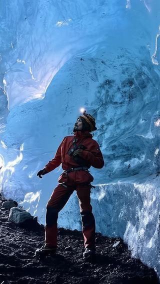 アイスランド ヴァトナ氷河/スカフタフェット地域4時間氷河ハイキング+ブルーアイスケーブツアー