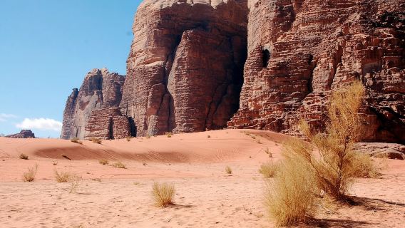 Wadi Rum: Lawatan 4x4 Sehari Penuh dengan Pemandu Badwi dan Matahari Terbenam