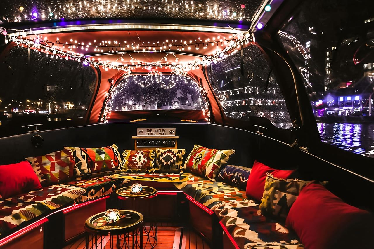 Amsterdam: Smoke and Lounge City Boat Cruise